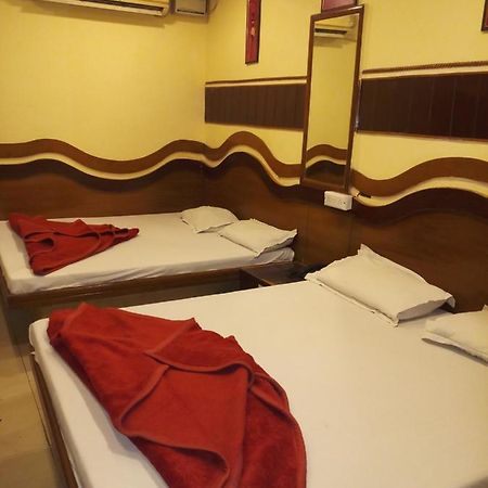 Hotel Diplomat Inn Нью-Дели Экстерьер фото