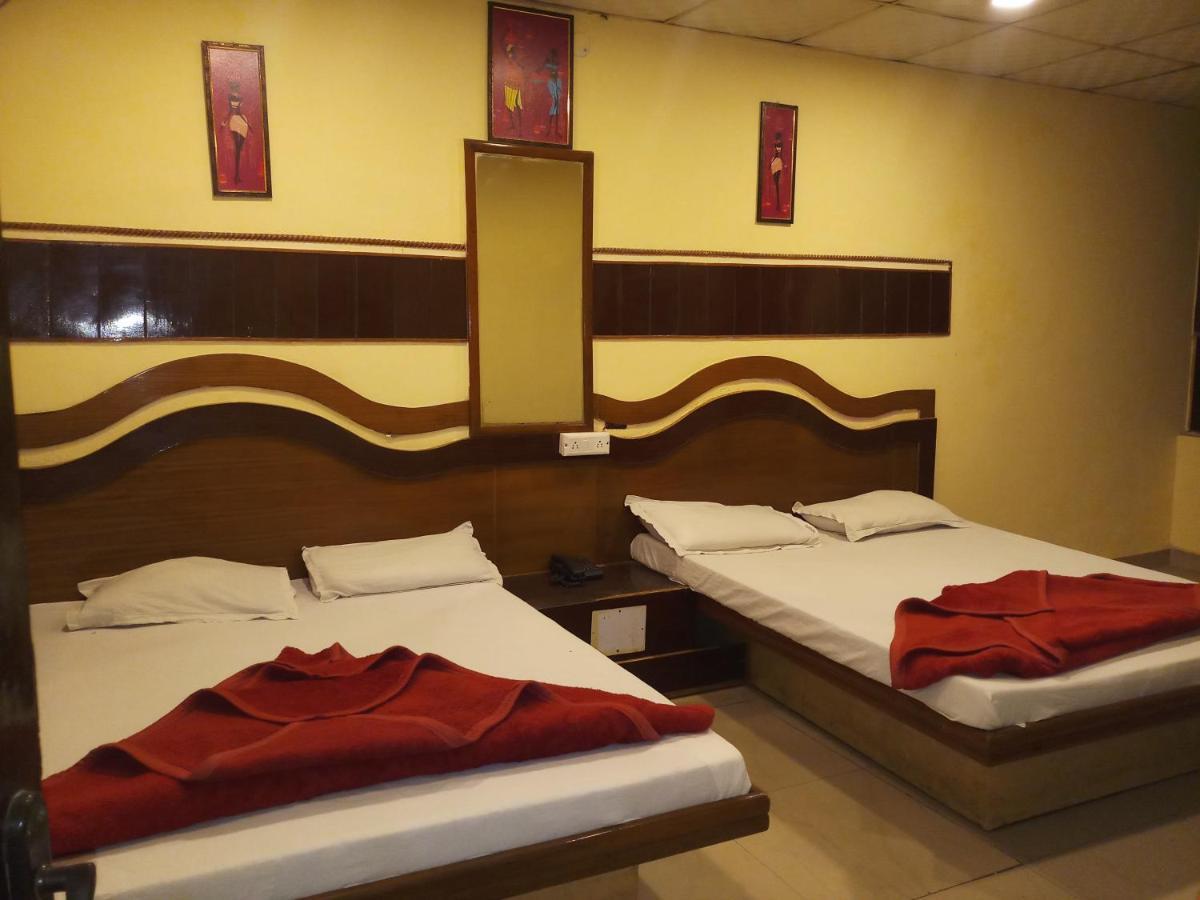 Hotel Diplomat Inn Нью-Дели Экстерьер фото