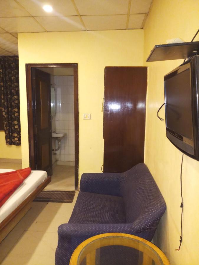 Hotel Diplomat Inn Нью-Дели Экстерьер фото